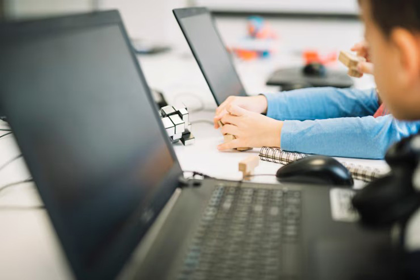 How IT Helpdesk Support Improves Productivity and Reduces Downtime